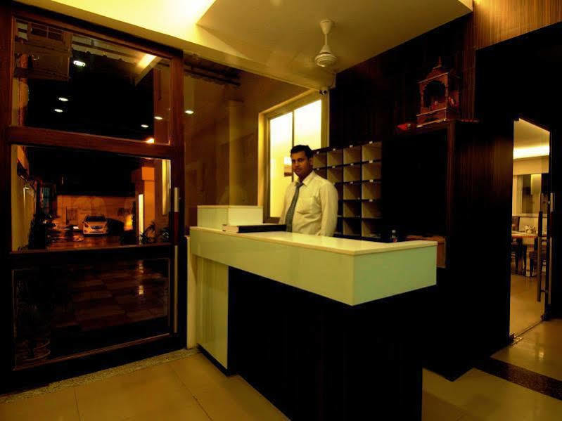 Collection O 45990 Premiere Villa Kakarmatha Ngoại thất bức ảnh