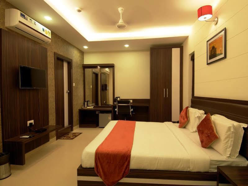 Collection O 45990 Premiere Villa Kakarmatha Ngoại thất bức ảnh