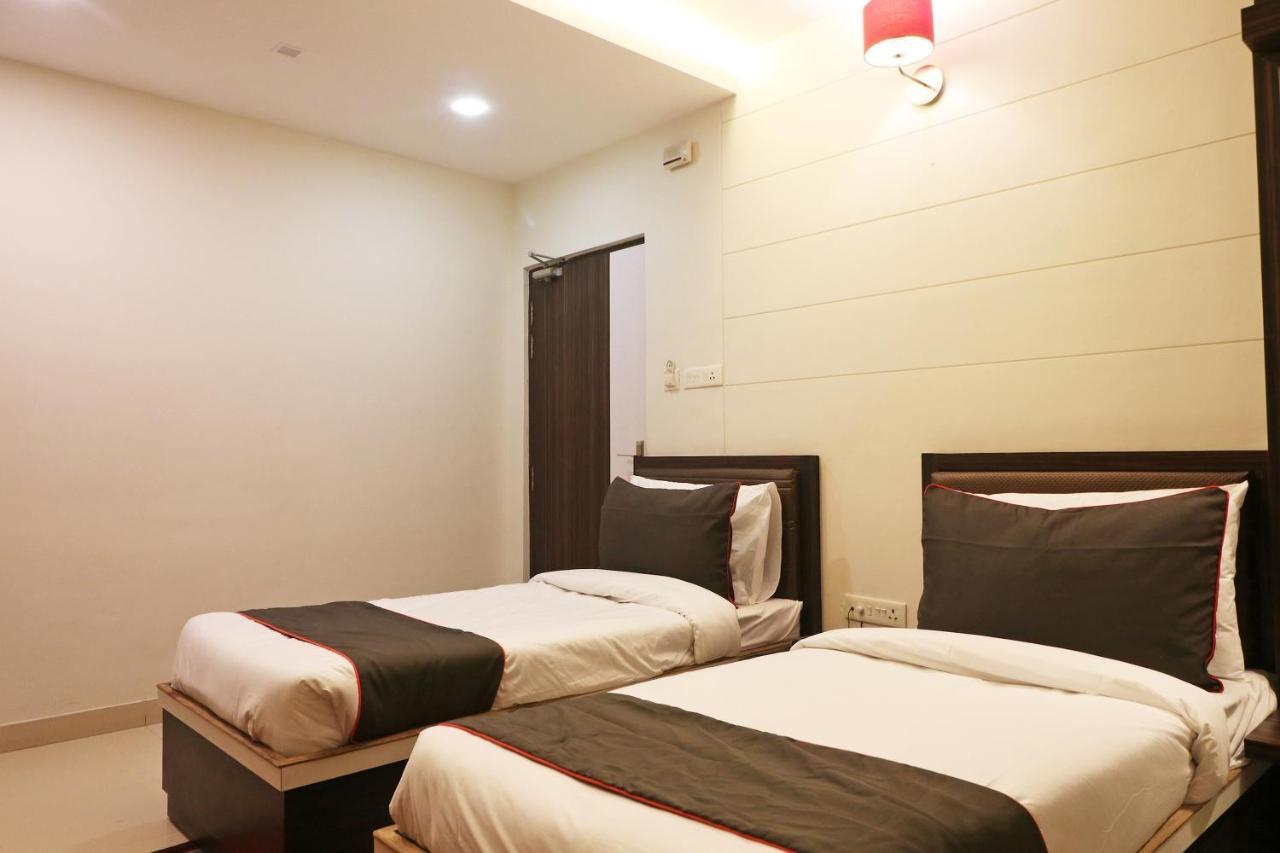 Collection O 45990 Premiere Villa Kakarmatha Ngoại thất bức ảnh
