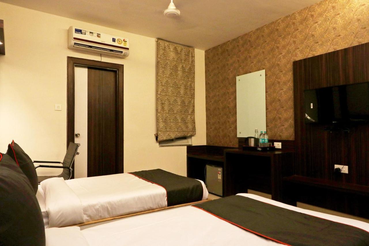 Collection O 45990 Premiere Villa Kakarmatha Ngoại thất bức ảnh