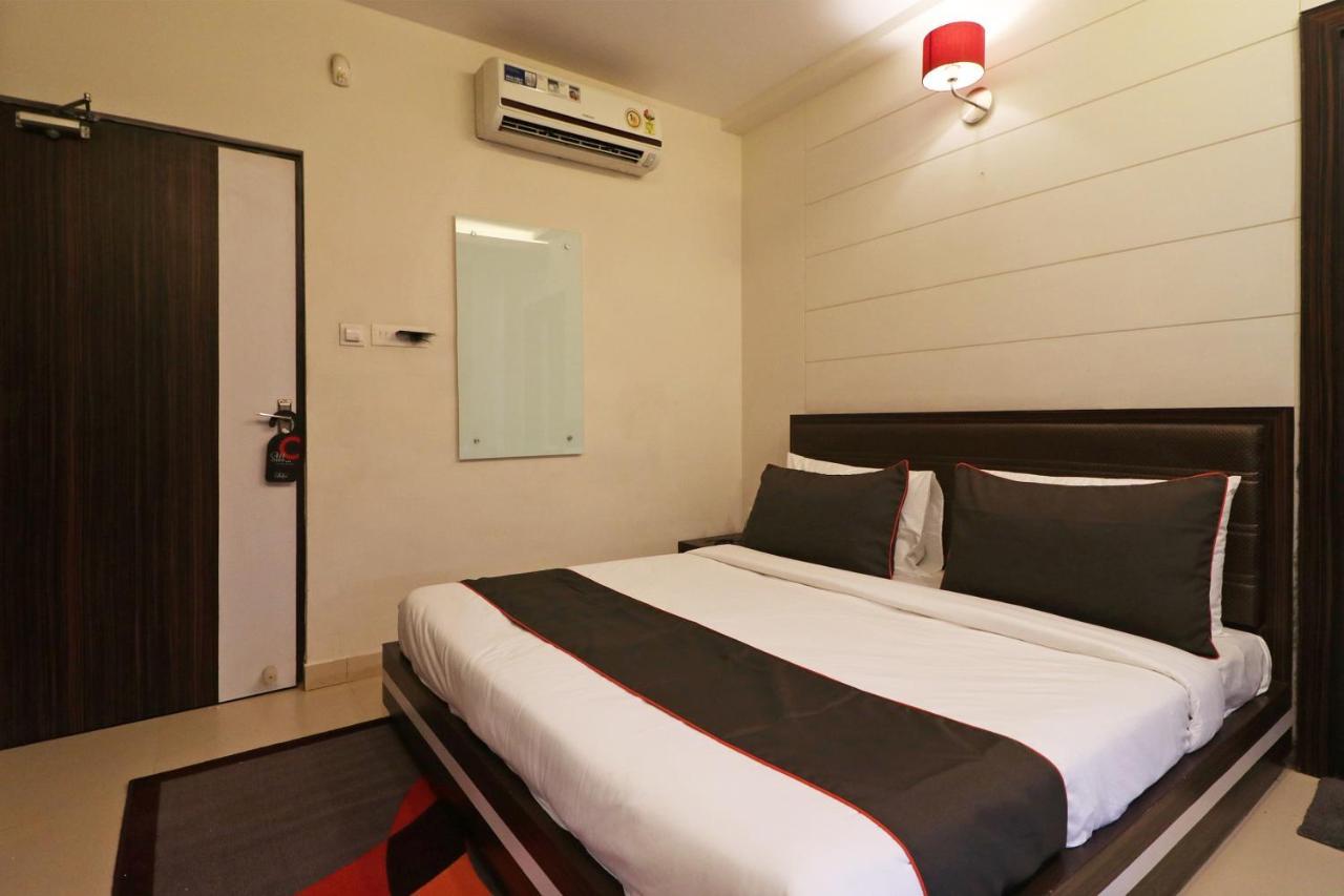 Collection O 45990 Premiere Villa Kakarmatha Ngoại thất bức ảnh