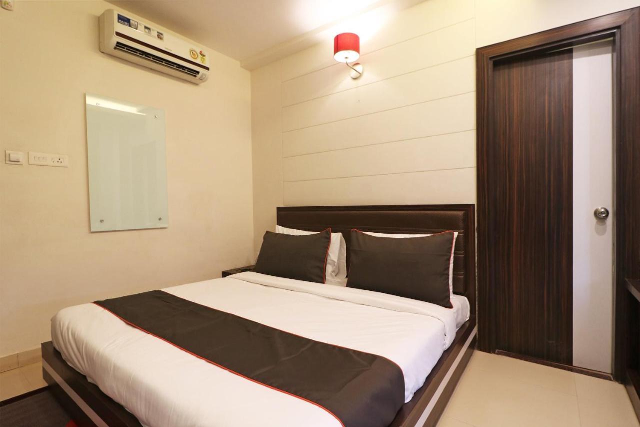 Collection O 45990 Premiere Villa Kakarmatha Ngoại thất bức ảnh